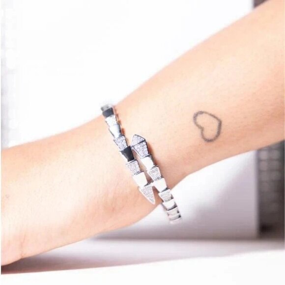 Arrowhead Wrap Bracelet – Stylish Women’s Jewelry in Gold & Silver - Picture 3 of 9